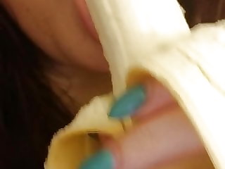 Jana sucks on banana pt.1
